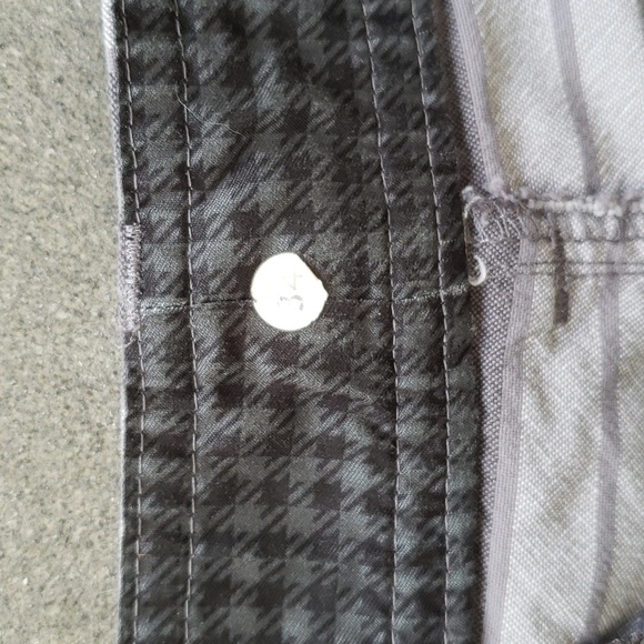 Grey Striped Lululemon Shorts Size 34 - Picture 2 of 4